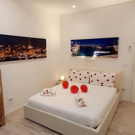 Barbara Classy Apartment 101 Syracuse Bagian luar foto